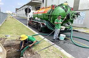 Thông hút bể phốt tòa nhà chung cư cao cấp