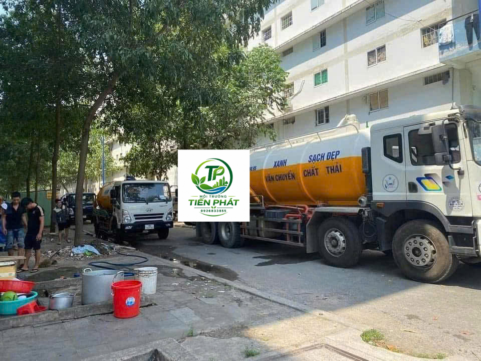 Quy Trình Hút Bể Phốt Giá Rẻ Không Đục Phá Chuyên Nghiệp Tại Môi Trường Tiến Phát
